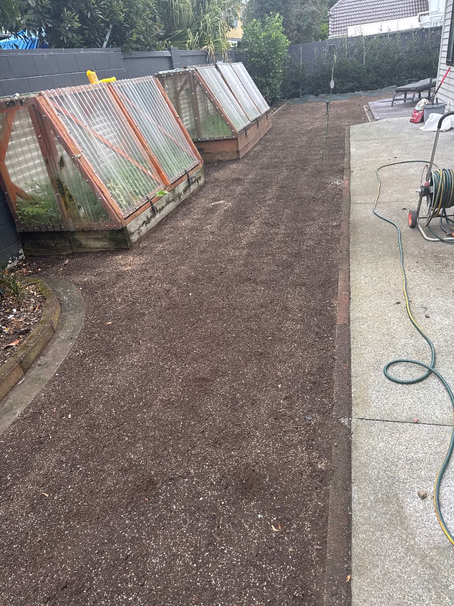 How do I control worms in my lawn? — image 1