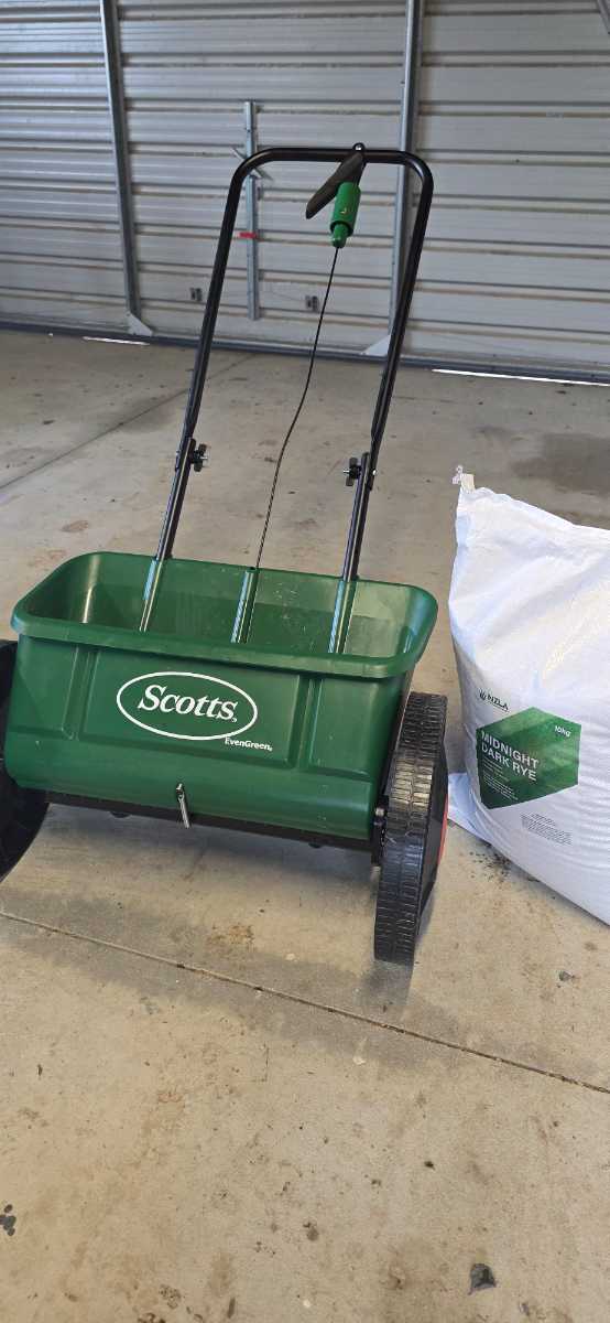 What setting should I use for Scotts drop spreader when sowing lawn seed? — image 1