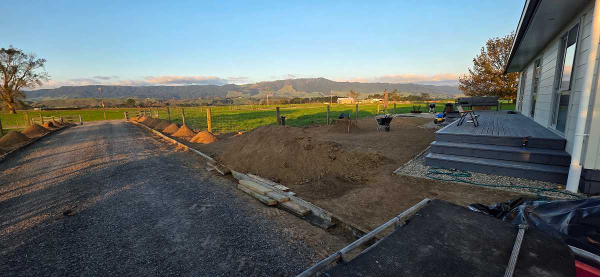 Why isn’t my lawn growing in spots after a lawn renovation? — image 1