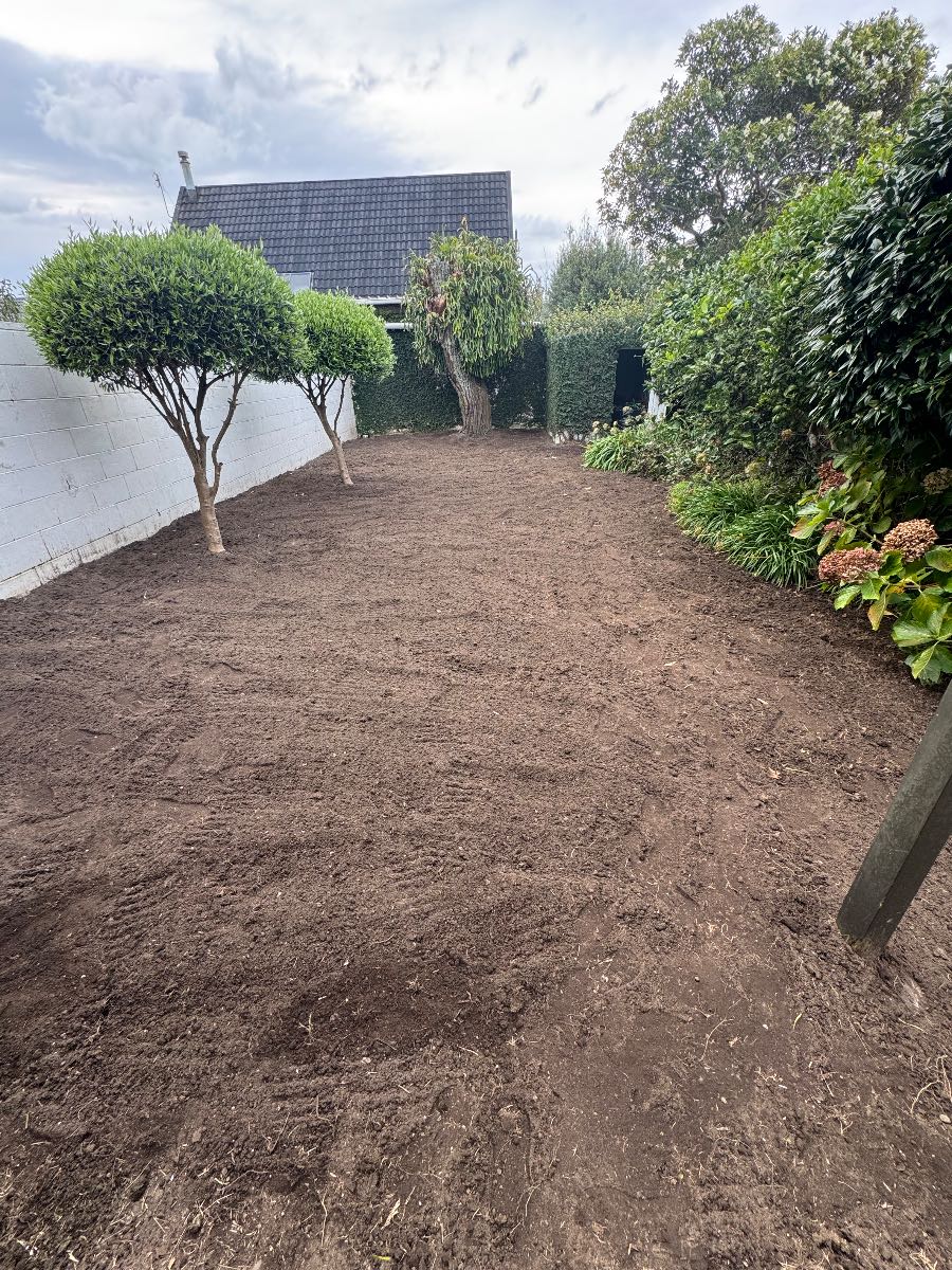 How to use frost cloth when seeding tall fescue (ETF) and how much topsoil do I need? — image 1